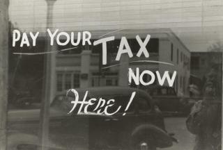 the-new-york-public-library-kajlrqwt5yy-unsplash pay tax here sign