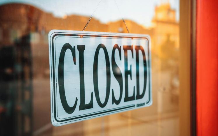 closed sign by evan-wise-1sldcduzacm-unsplash